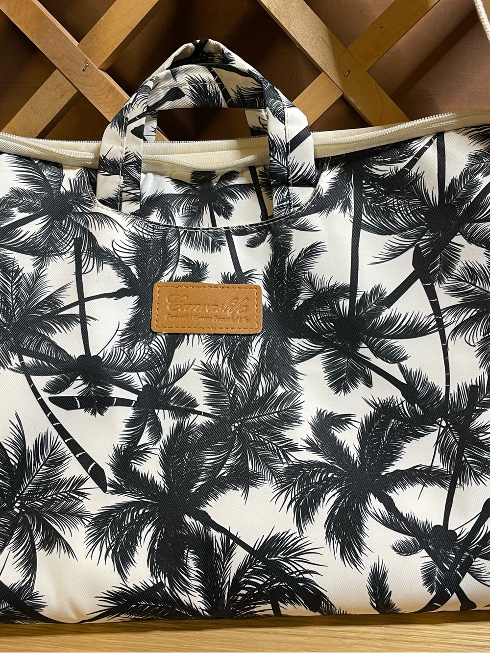 Canvaslife Messenger Bag /Black & White Palm Tree Print